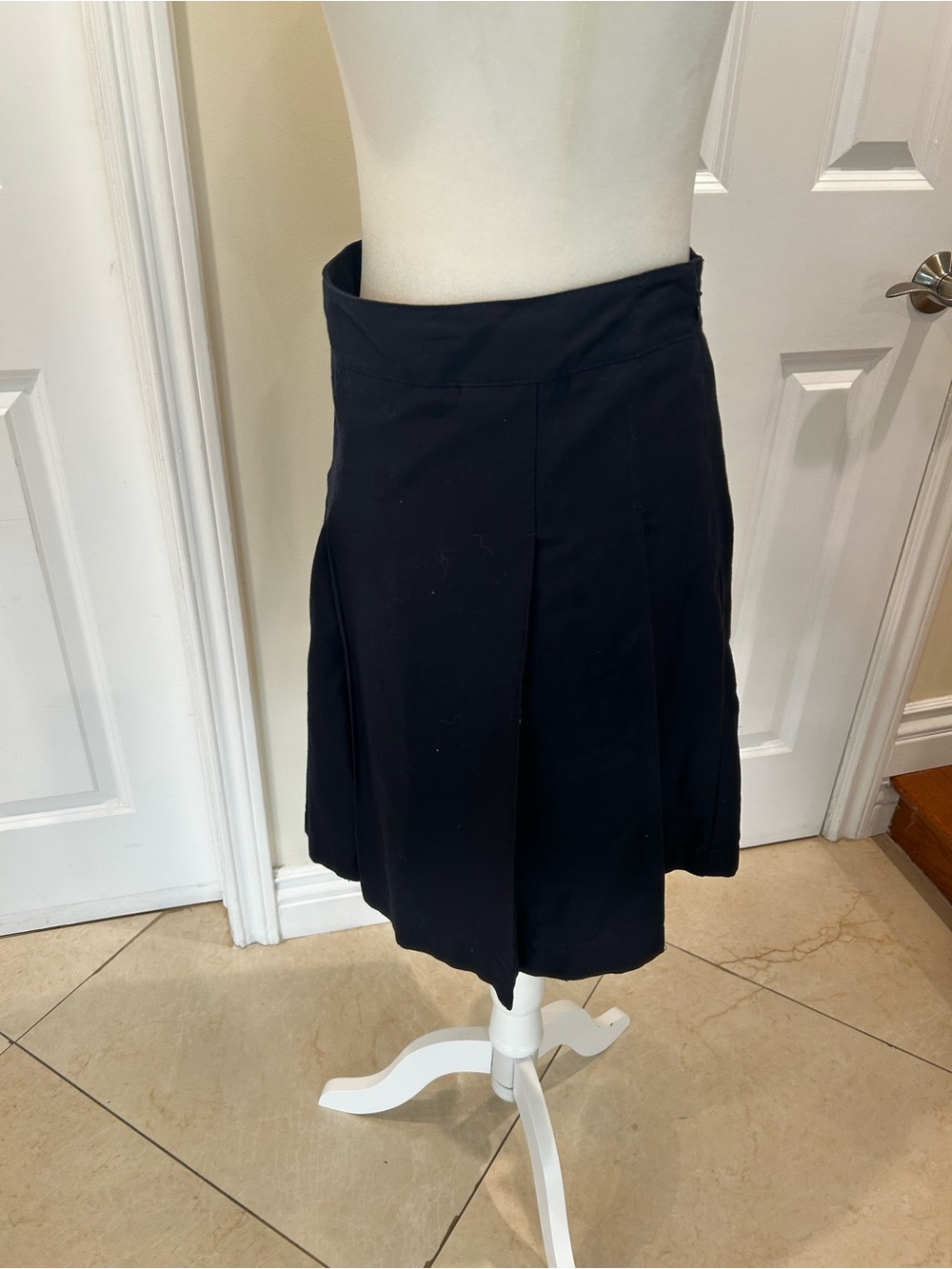 Ann Taylor Black Pleated A-Line Knee Length Career Skirt Classic Chic - Picture 4 of 8